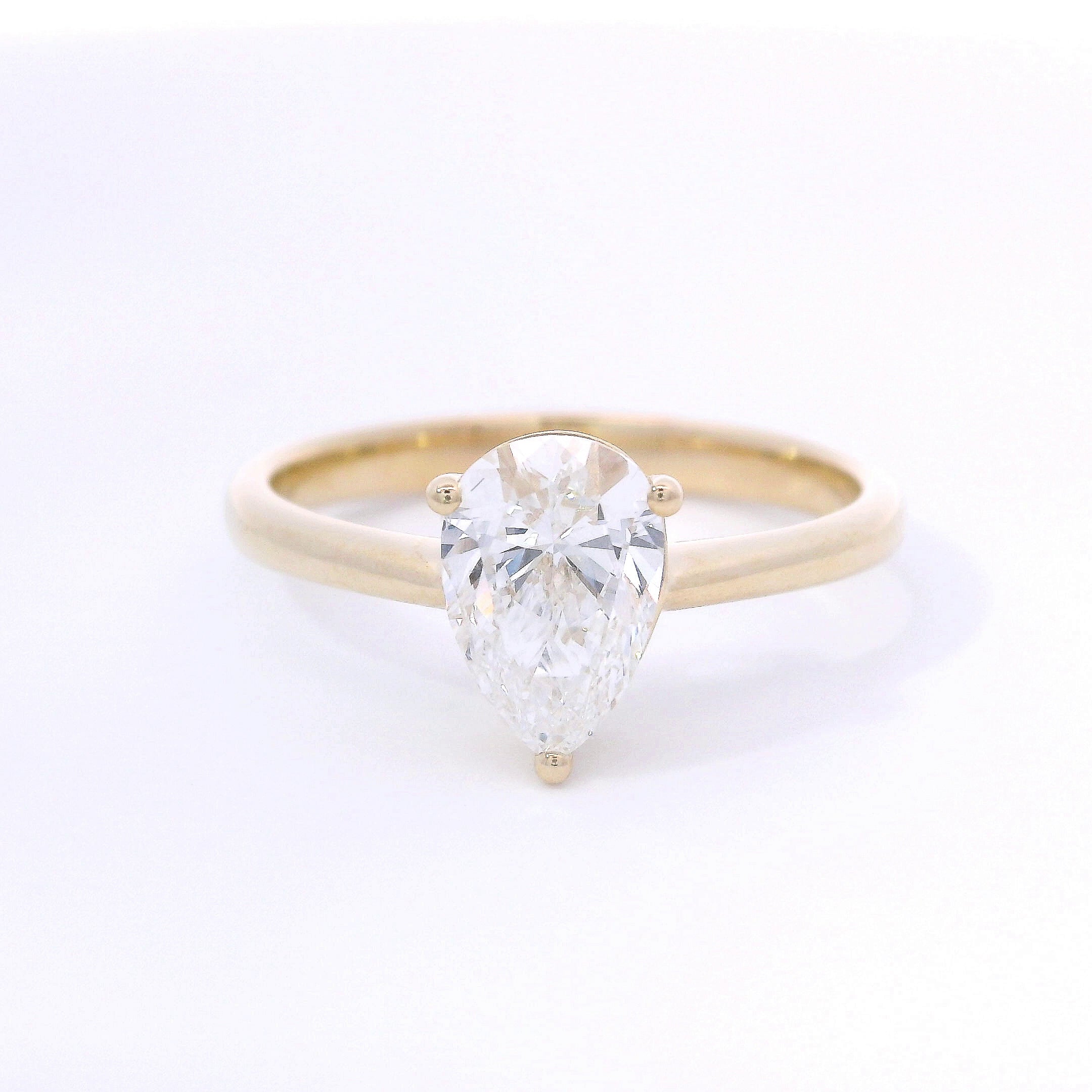 9k Yellow Gold 1ct Pear Shaped Lab-Grown Diamond Solitaire