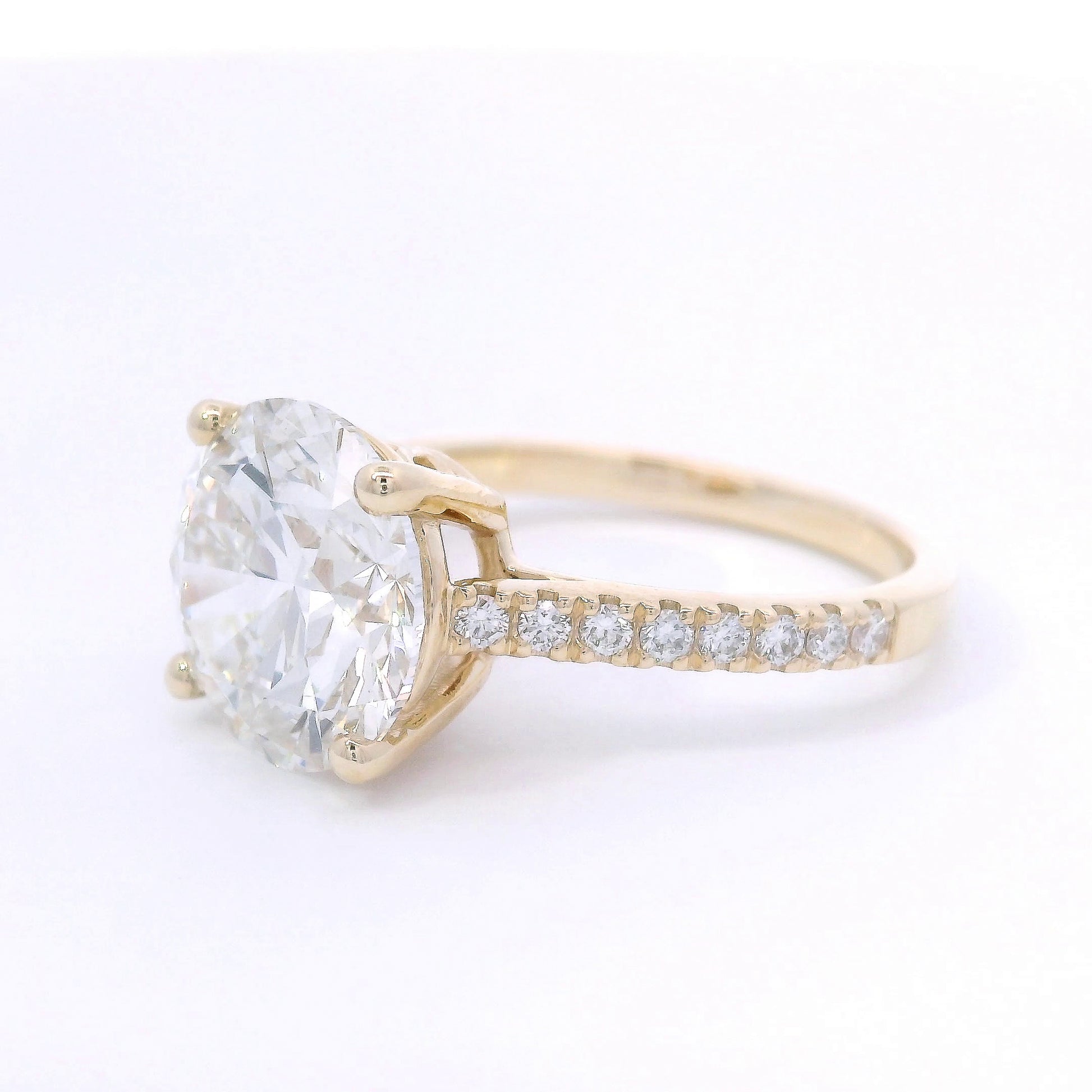 9k Yellow Gold 4ct Round Brilliant Cut Lab-Grown Diamond Solitaire with Diamond Band