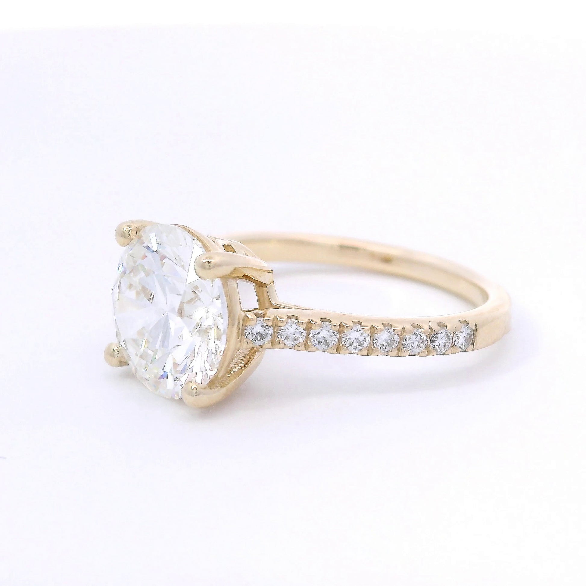 9k Yellow Gold 3ct Round Brilliant Cut Lab-Grown Diamond Solitaire with Diamond Band