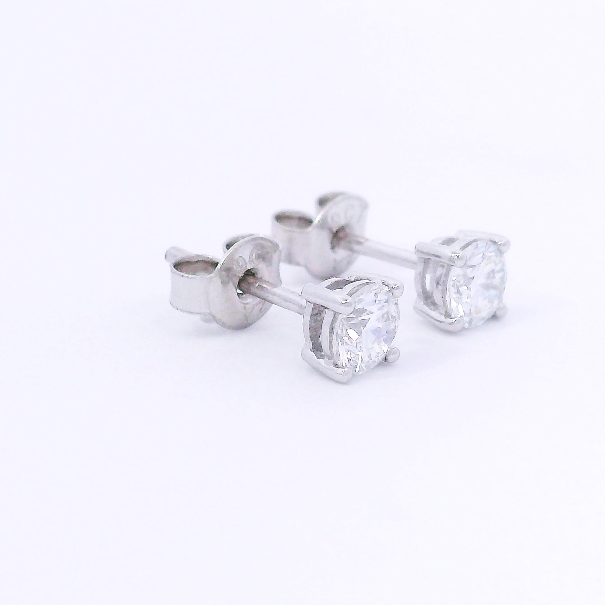 9k White Gold Round Brilliant Lab-Grown Diamond Studs